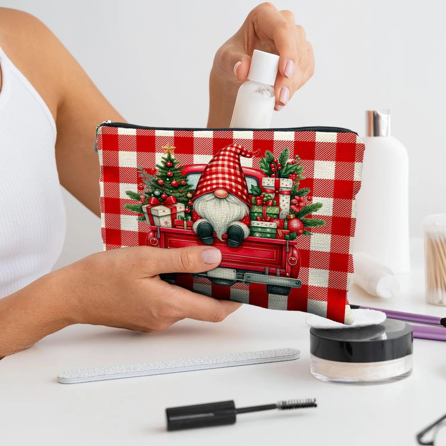 Gnomes Christmas Makeup Bag, Merry Christmas Red checkered Cosmetic Bags for Women, Cute Dwarf Zipper Pouch Makeup Pouch