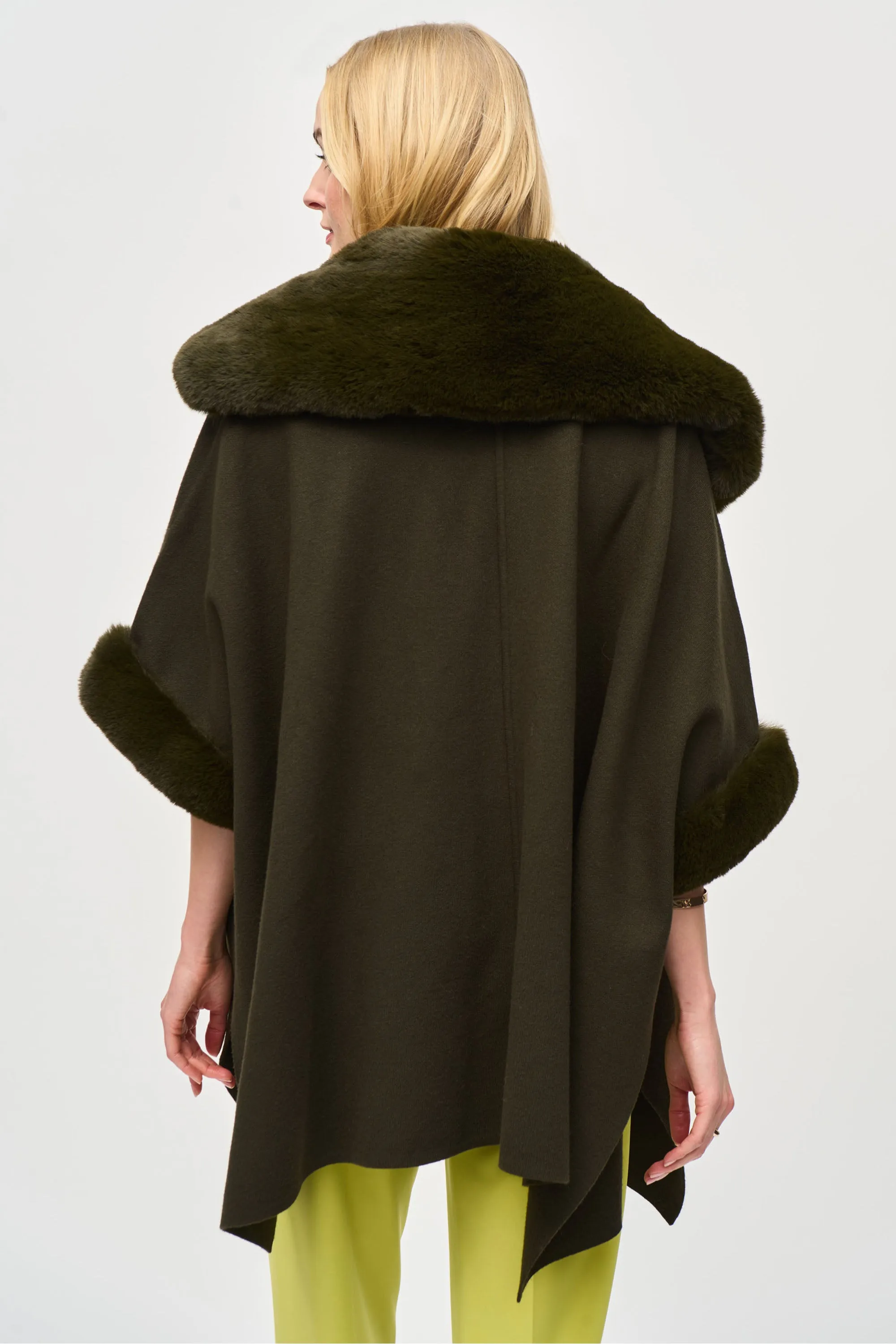 KNIT CAPE WITH FAUX FUR